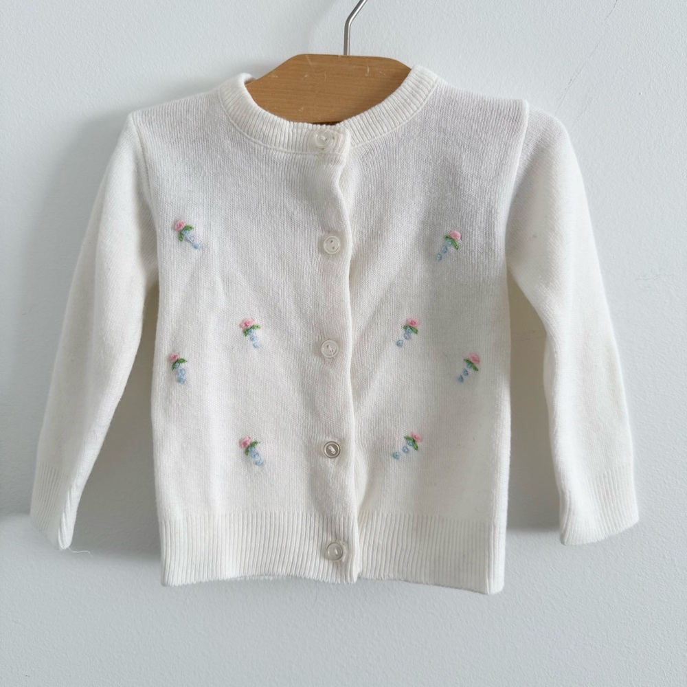 Vintage White Button-Up Cardigan with Floral Embroidery